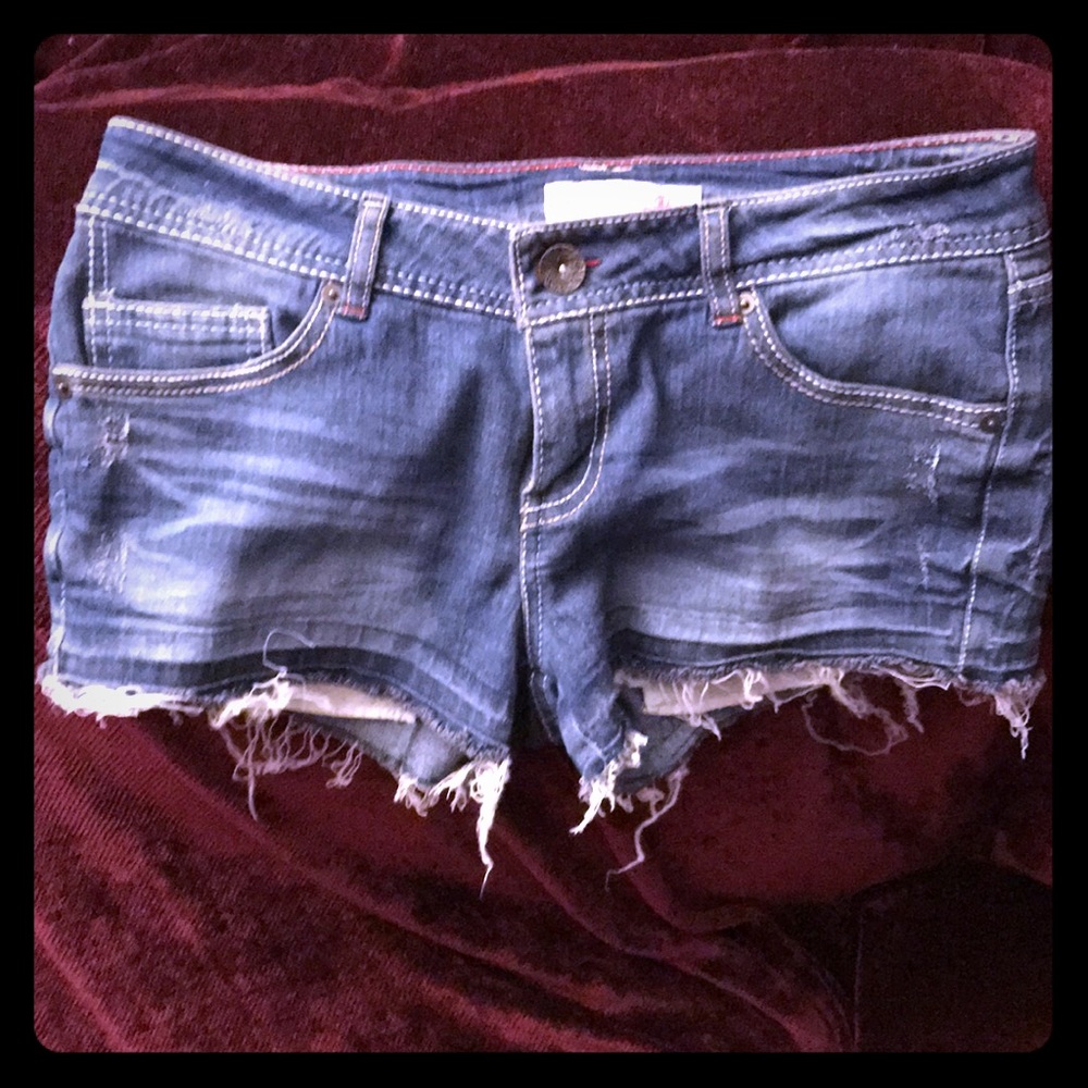 Fringed jean shorts